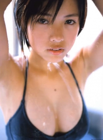 Hitomi Ito Swimsuit Bikini008