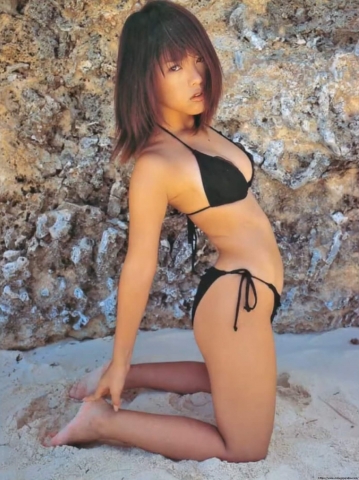 Hitomi Ito Swimsuit Bikini020