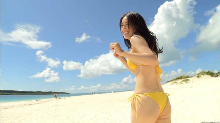 Aima Ito Yellow Bikini Beach090