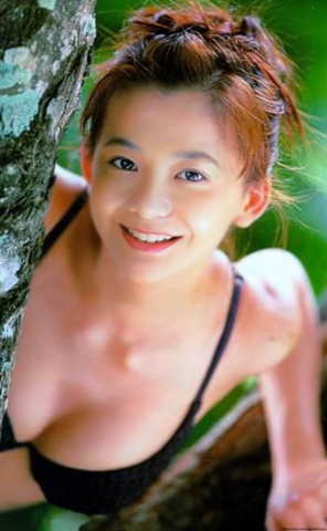Tomomi Kahara Swimsuit Bikini013