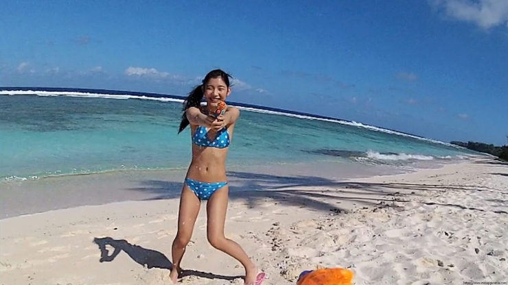 Risako Ito Water gun in swimsuit Polka dot bikini03