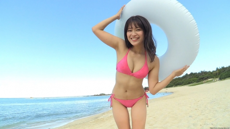 Suzuran Yamauchi Beach Red Bikini035