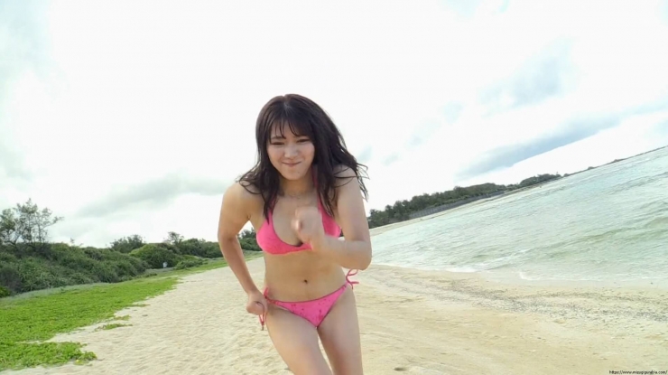 Suzuran Yamauchi Beach Red Bikini080