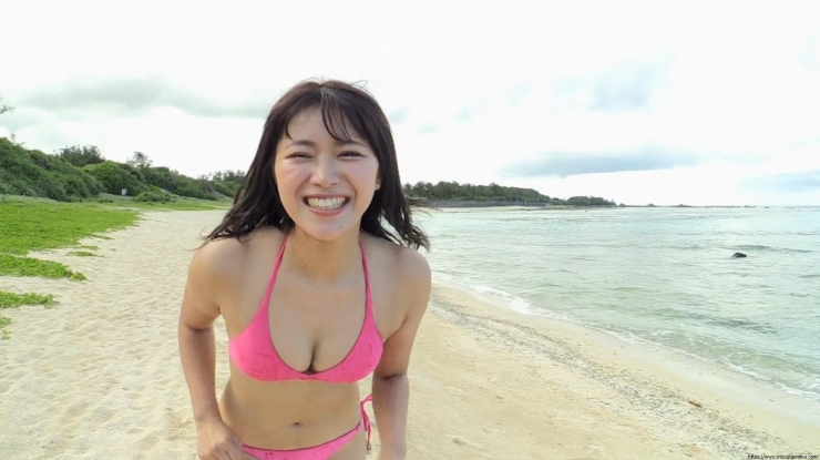Suzuran Yamauchi Beach Red Bikini081