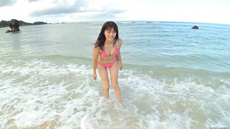 Suzuran Yamauchi Beach Red Bikini121