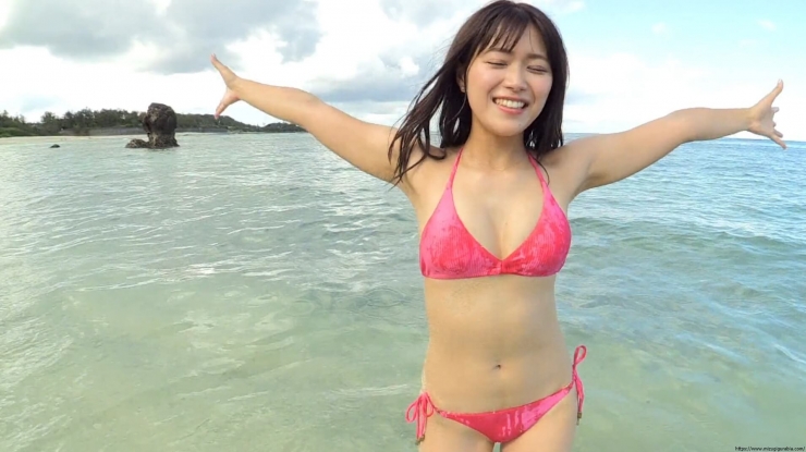Suzuran Yamauchi Beach Red Bikini136