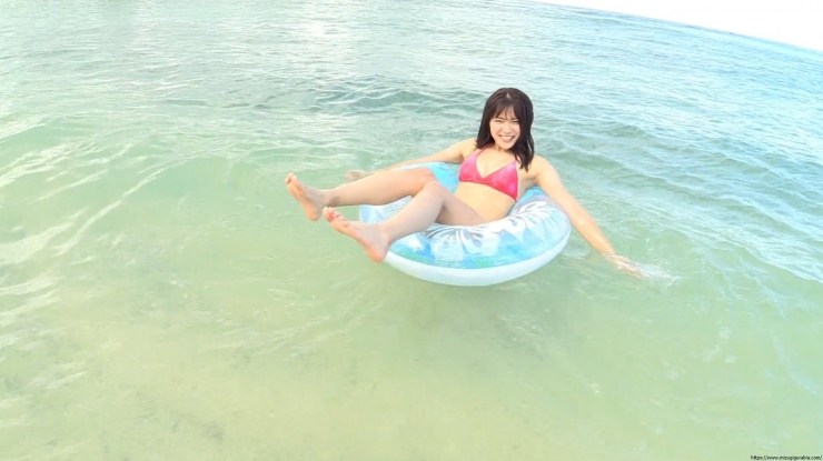 Suzuran Yamauchi Beach Red Bikini139