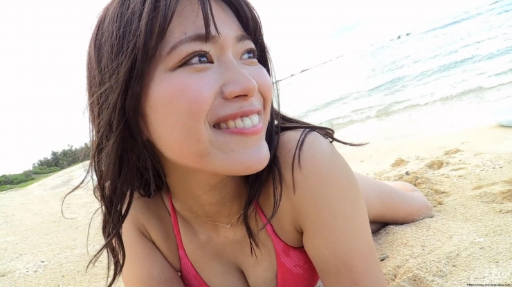Suzuran Yamauchi Beach Red Bikini156