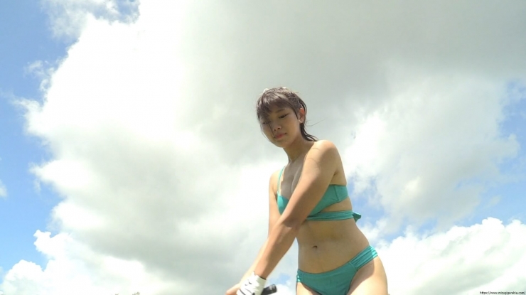 Suzuran Yamauchi golfing in a swimsuit19
