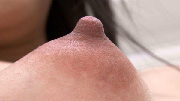 乳首のエロ画像 男の愛撫で敏感に反応する性感帯50枚の45枚目