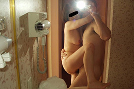 素人らしいお下劣なセックスの様子が最高！鏡の前で淫れる素人カップルのハメ撮り画像