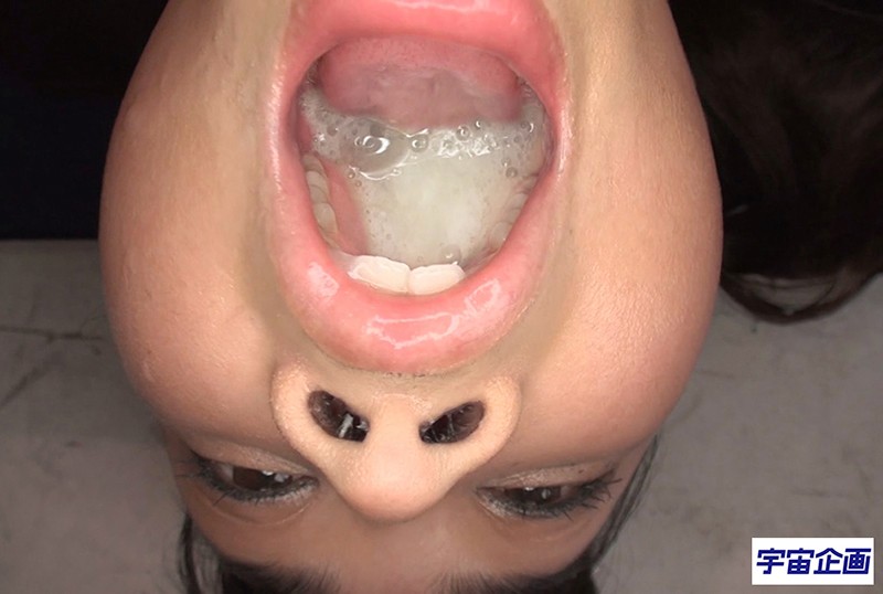 口の中にだされたザーメン、鼻の穴