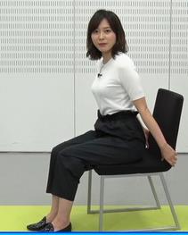 久冨慶子アナ　巨乳をTシャツ姿で突き出す（おっぱい）キャプ・エロ画像３