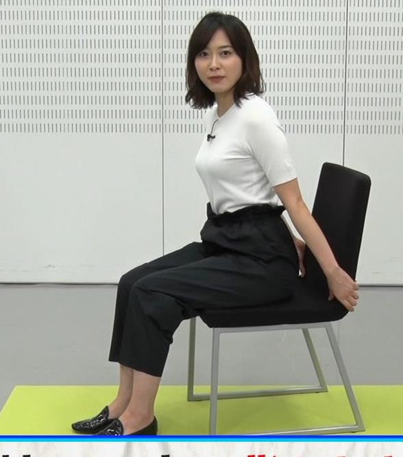 久冨慶子アナ　巨乳をTシャツ姿で突き出す（おっぱい）キャプ・エロ画像７