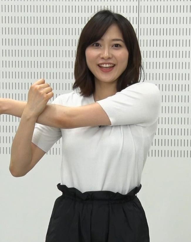 久冨慶子アナ　巨乳をTシャツ姿で突き出す（おっぱい）キャプ・エロ画像８