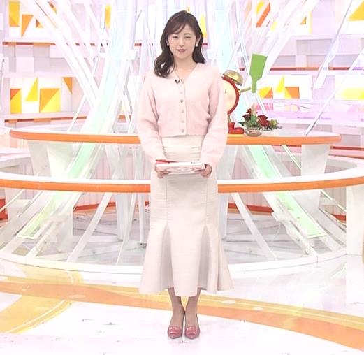 久慈暁子アナ　タイトなスカートと横乳キャプ・エロ画像