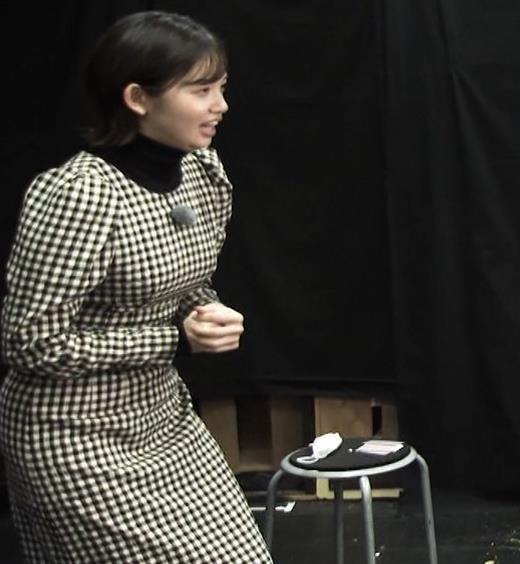 田中瞳アナ　チェック柄で体のラインがでるキャプ・エロ画像８